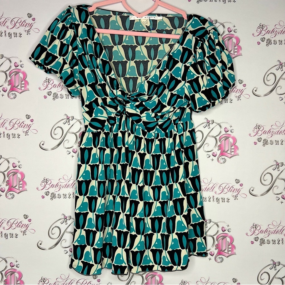Max studio top blue cream black floral heart pattern stretchy blouse shirt